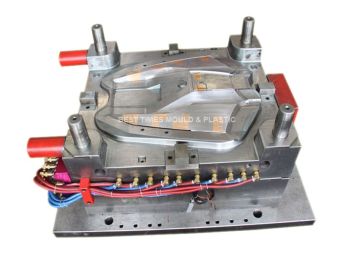 Plastic injection mold